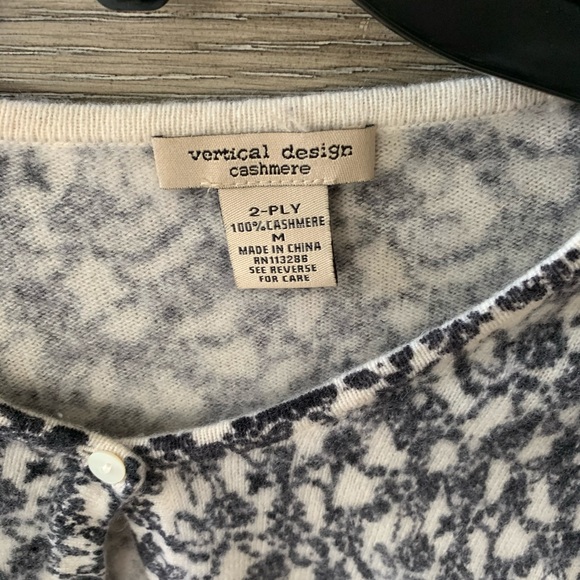 100% cashmere button up sweater - Picture 2 of 3